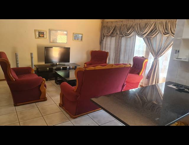 3 BEDROOM TOWNHOUSE FOR SALE IN PROTEA PARK